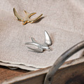 日本製燕三條 Bird Things 燕子造型金屬筷架,銀色款,商品側拍畫面 日本製燕三條 Bird Things 燕子造型金屬筷架,銀色款,商品側拍畫面
