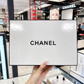 【CHANEL 香奈兒】珍珠光感五件禮盒組|淨白精華 + 活膚水 + 山茶花潔顏乳 + UV 防曬乳 + 可可小姐身體乳 保養組合 附禮袋-1 【CHANEL 香奈兒】珍珠光感五件禮盒組|淨白精華 + 活膚水 + 山茶花潔顏乳 + UV 防曬乳 + 可可小姐身體乳 保養組合 附禮袋-1