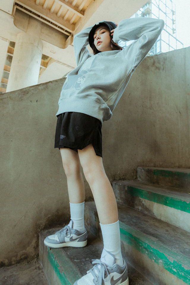 SMG ARMY 穿搭特輯/2022 FW - How r ya Sweatshirt(Olive/Grey)