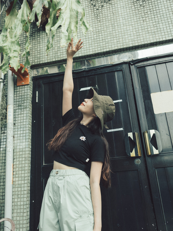 SMG ARMY 穿搭特輯/2023 SS - WMNS Flower Crop Tee
