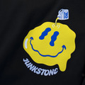 T-shirt印有機油形成的smiley黃色笑臉