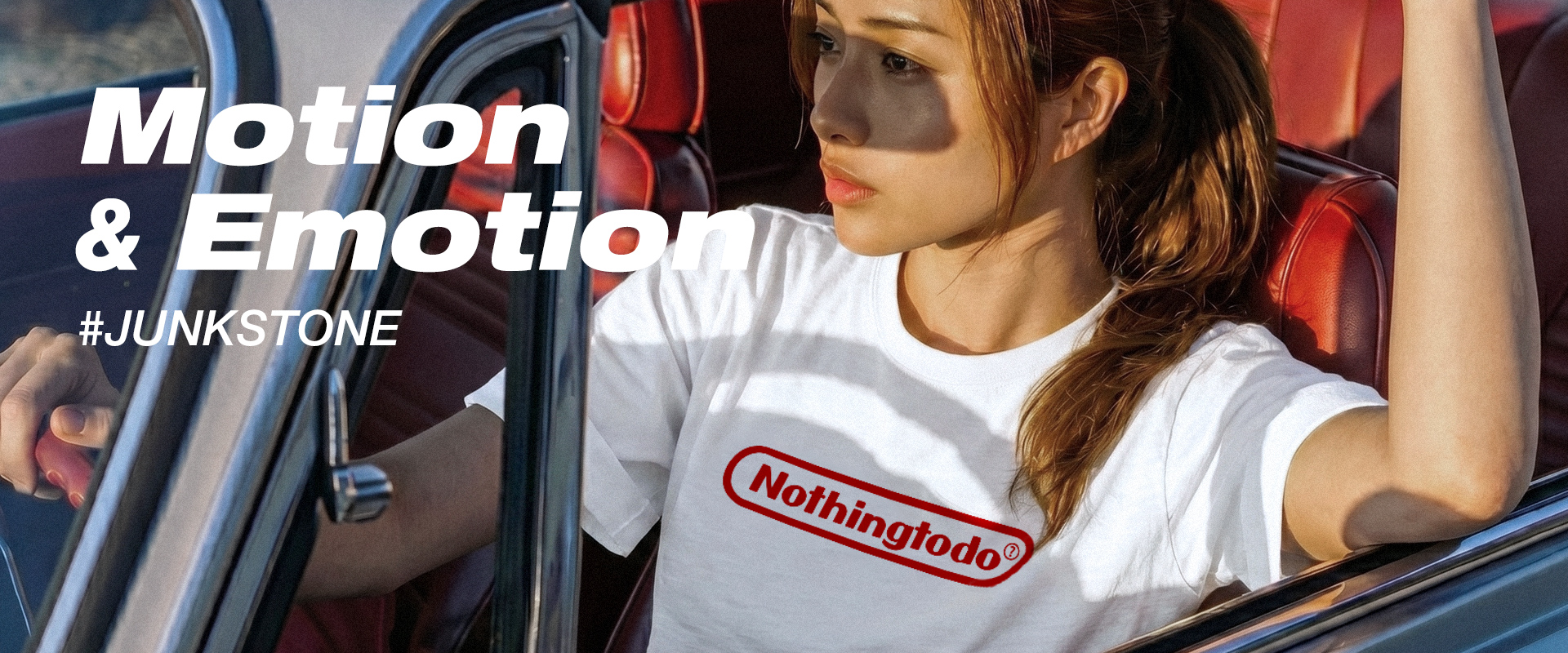 印著nothing-to-do的白色T-shirt