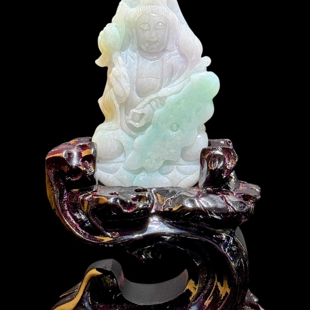 持蓮坐觀音-春帶彩翡翠玉雕擺件(含底座)