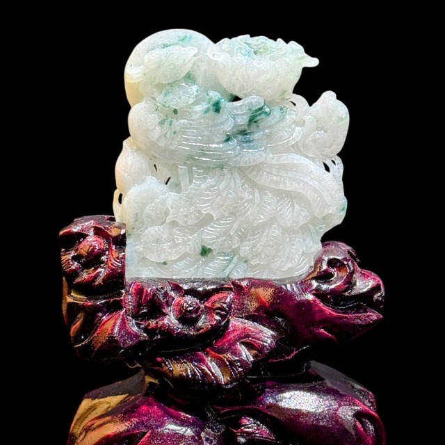 鳳舞花影-白底青翡翠玉雕擺件(含底座)
