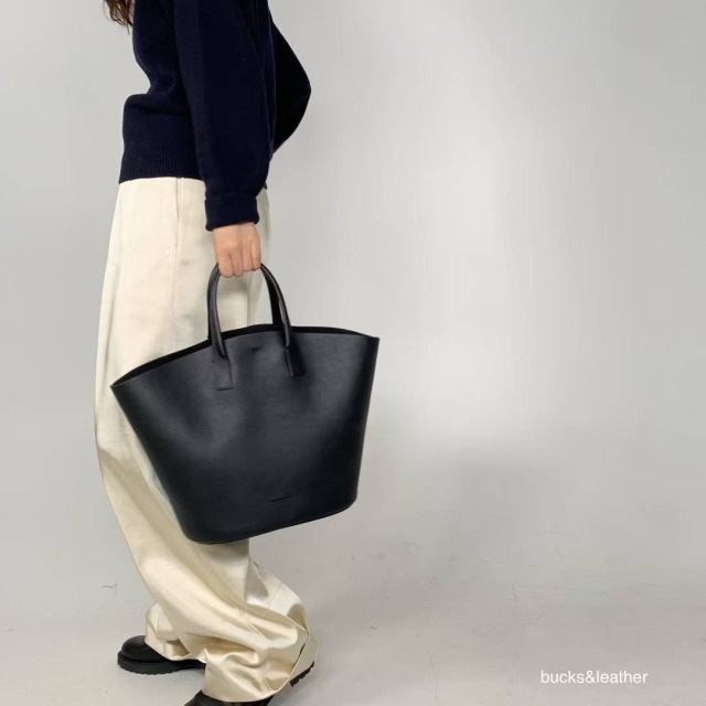 bucks & leather | Muse 結構感大弧形牛皮托特包