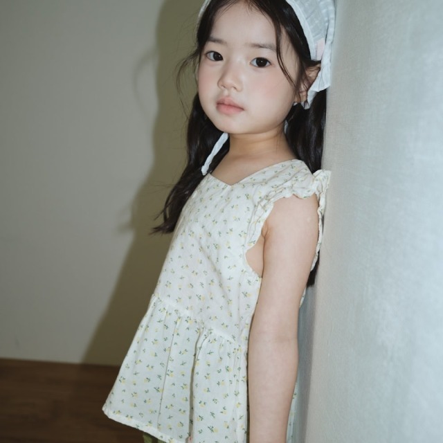 [75-120cm] 甜美荷葉袖下擺抽褶無袖花苞上衣 #Delphinus海豚座