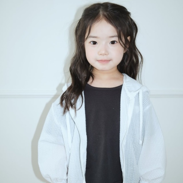 [75-120cm] 輕盈涼感泡泡棉細條紋連帽防曬外套 #Delphinus海豚座