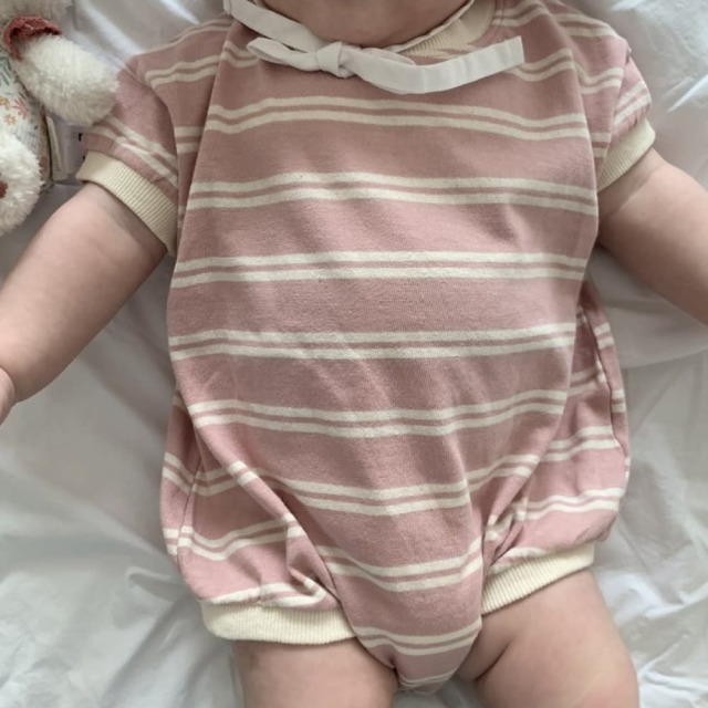 [bebe] 質感休閒美式條紋標籤裝飾短袖包屁衣 #Delphinus海豚座