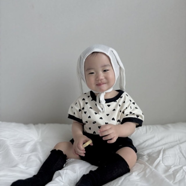 [bebe] 俏皮黑白滿印愛心與波點短袖T恤 #Delphinus海豚座