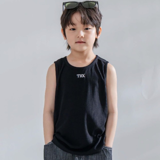 [85-165cm] 簡約率性THX刺繡寬肩背心 #Norma矩尺座