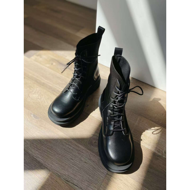 綁帶中筒軍靴