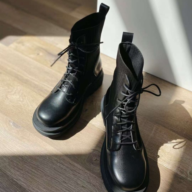 綁帶中筒軍靴