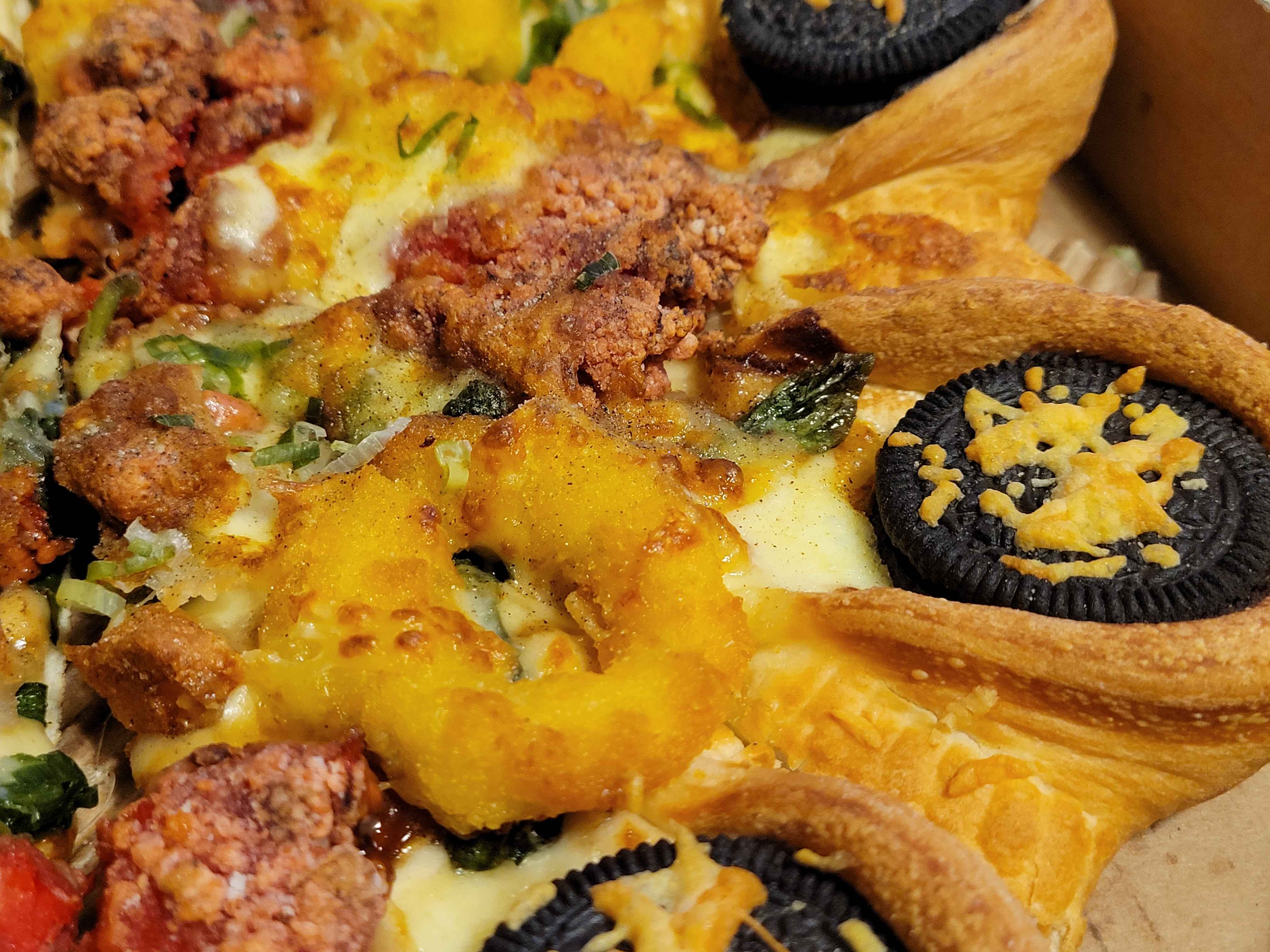必勝客 OREO 鹹酥雞 Pizza 近照