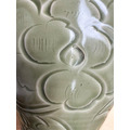 【精美高仿工藝品】仿北宋耀州窯 青瓷刻花牡丹紋帶蓋瓶 / 復古中式花器 / 茶室禪意擺件-2