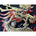 招財金龍「炭」賺很大龍王炭雕盤附盤架 黑色屬水可聚財富貴來 材質為精選活性碳淨化空氣除不好磁場可置財位或辦公室作業電腦旁-1