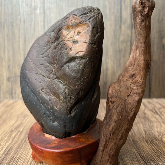 美猴王孫悟空石猴完全天然自然原石上過雜誌的猴子得過獎早期約二至三十年藏家的精品末法釋出六合貴人兼3合貴人不明不白遇貴人石頭