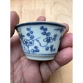 清代民窯青花花卉紋杯｜蘇富比金甌船貨標籤68932｜【海撈瓷珍品】清代青花花口杯｜蘇富比Sotheby's金甌船貨拍賣品-9