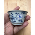 清代民窯青花花卉紋杯｜蘇富比金甌船貨標籤68932｜【海撈瓷珍品】清代青花花口杯｜蘇富比Sotheby's金甌船貨拍賣品-8
