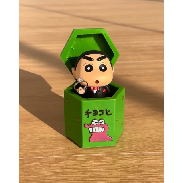 餅乾盒求婚小新公仔