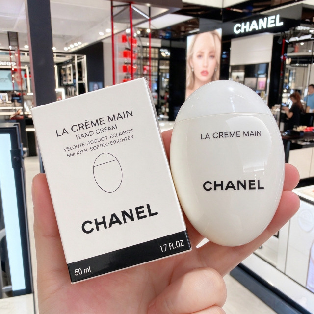 【CHANEL 香奈兒】LA CRÈME MAIN 精緻隨行玉手霜 50ml｜白蛋保濕護手霜 蛋型隨身玉手霜